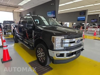 2019 Ford Super Duty F-250 Lariat Crew Cab Medium Bed - miniatura 3