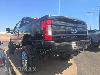 2019 Ford Super Duty F-250 Lariat Crew Cab Medium Bed - miniatura 2