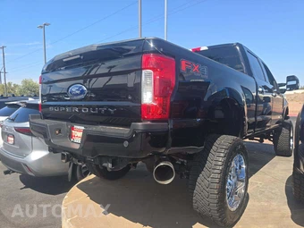 2019 Ford Super Duty F-250 Lariat Crew Cab Medium Bed - miniatura 3
