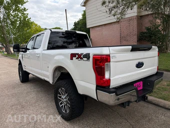 2019 Ford Super Duty F-250 Lariat Crew Cab Medium Bed - miniatura 3