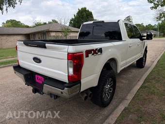 2019 Ford Super Duty F-250 Lariat Crew Cab Medium Bed - miniatura 4