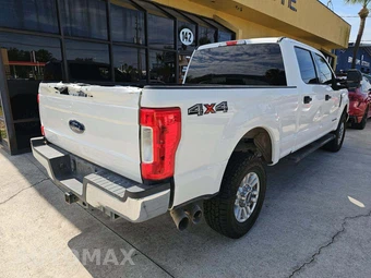 2019 Ford Super Duty F-250 XLT Crew Cab Medium Bed - miniatura 3