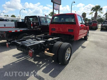 2019 Ford Super Duty F-350 Cab Chassis XL Crew Cab DRW - miniatura 3
