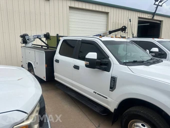 2019 Ford Super Duty F-350 Cab Chassis XL Crew Cab DRW - miniatura 3
