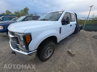 2019 Ford Super Duty F-350 Cab Chassis XL Crew Cab DRW