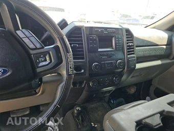 2019 Ford Super Duty F-350 Cab Chassis XL Crew Cab DRW - miniatura 11