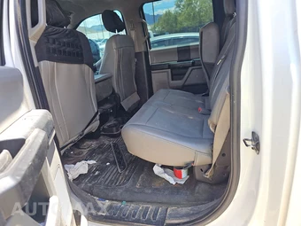 2019 Ford Super Duty F-350 Cab Chassis XL Crew Cab DRW - miniatura 13