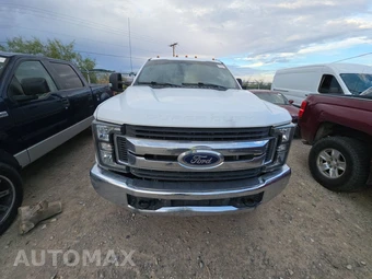 2019 Ford Super Duty F-350 Cab Chassis XL Crew Cab DRW - miniatura 2