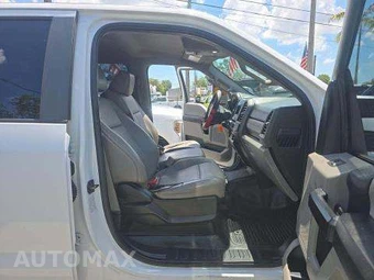 2019 Ford Super Duty F-350 Cab Chassis XL Crew Cab DRW - miniatura 17