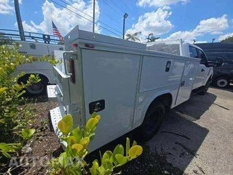 2019 Ford Super Duty F-350 Cab Chassis XL Crew Cab DRW - miniatura 3