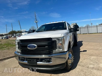 2019 Ford Super Duty F-350 Cab Chassis XL Crew Cab DRW - miniatura 2