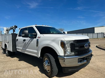 2019 Ford Super Duty F-350 Cab Chassis XL Crew Cab DRW - miniatura 3