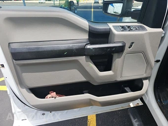 2019 Ford Super Duty F-350 Cab Chassis XL Crew Cab DRW - miniatura 9