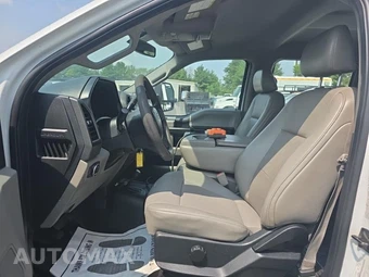 2019 Ford Super Duty F-350 Cab Chassis XL Crew Cab DRW - miniatura 13