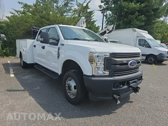 2019 Ford Super Duty F-350 Cab Chassis XL Crew Cab DRW - miniatura 3