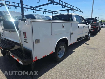 2019 Ford Super Duty F-350 Cab Chassis XL Crew Cab DRW - miniatura 3