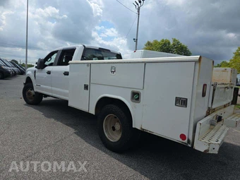 2019 Ford Super Duty F-350 Cab Chassis XL Crew Cab DRW - miniatura 2
