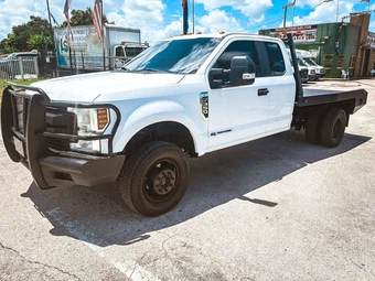 2019 Ford Super Duty F-350 Cab Chassis XL Extended Cab w/Rear Doors DRW - miniatura 2