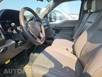2019 Ford Super Duty F-350 Cab Chassis XL Extended Cab w/Rear Doors DRW - miniatura 7
