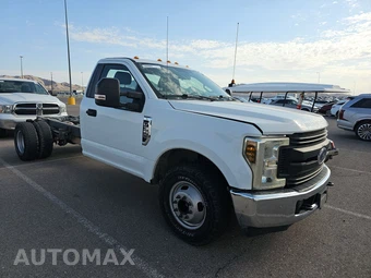 2019 Ford Super Duty F-350 Cab Chassis XL Regular Cab DRW - miniatura 3