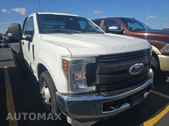 2019 Ford Super Duty F-350 Cab Chassis XL Regular Cab DRW - miniatura 3