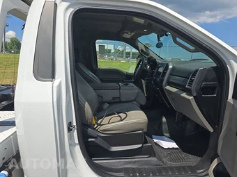 2019 Ford Super Duty F-350 Cab Chassis XLT Regular Cab DRW - miniatura 8