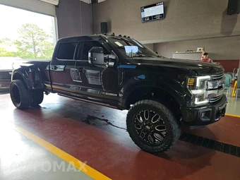 2019 Ford Super Duty F-350 Lariat Crew Cab Long Bed DRW - miniatura 3