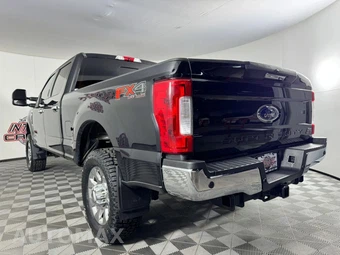 2019 Ford Super Duty F-350 Lariat Crew Cab Medium Bed - miniatura 25
