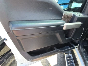 2019 Ford Super Duty F-350 Lariat Crew Cab Medium Bed - miniatura 9