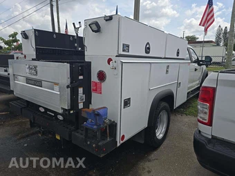 2019 Ford Super Duty F-450 Cab Chassis XL Crew Cab DRW - miniatura 3