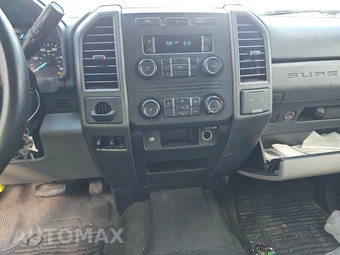 2019 Ford Super Duty F-450 Cab Chassis XL Crew Cab DRW - miniatura 11