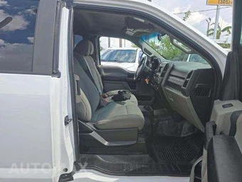 2019 Ford Super Duty F-450 Cab Chassis XL Extended Cab w/Rear Doors DRW - miniatura 17