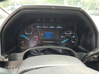 2019 Ford Super Duty F-450 Cab Chassis XL Regular Cab DRW - miniatura 10