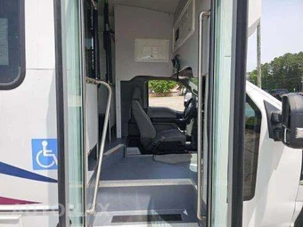 2019 Ford Super Duty F-450 Cab Chassis XL Regular Cab DRW - miniatura 15