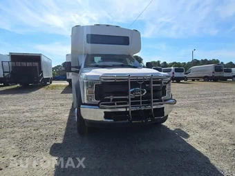 2019 Ford Super Duty F-450 Cab Chassis XL Regular Cab DRW - miniatura 2