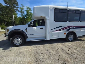 2019 Ford Super Duty F-450 Cab Chassis XL Regular Cab DRW - miniatura 3