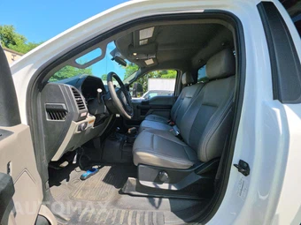 2019 Ford Super Duty F-450 Cab Chassis XL Regular Cab DRW - miniatura 3
