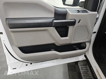 2019 Ford Super Duty F-450 Cab Chassis XL Regular Cab DRW - miniatura 9