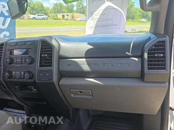 2019 Ford Super Duty F-450 Cab Chassis XL Regular Cab DRW - miniatura 16