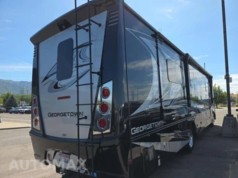 2019 Ford Super Duty F-53 Class A Motorhome Chassis DRW - miniatura 3