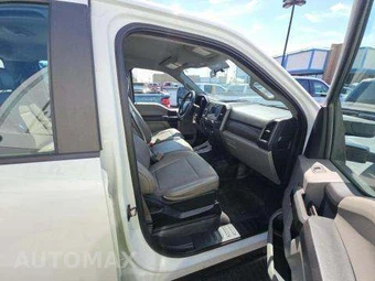 2019 Ford Super Duty F-550 Cab Chassis XL Crew Cab DRW - miniatura 16