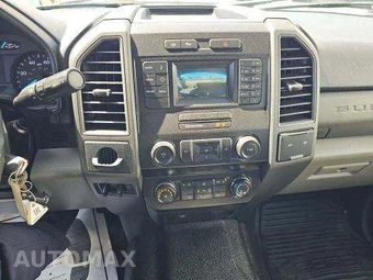 2019 Ford Super Duty F-550 Cab Chassis XL Crew Cab DRW - miniatura 9