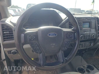 2019 Ford Super Duty F-550 Cab Chassis XL Crew Cab DRW - miniatura 10