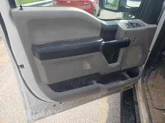 2019 Ford Super Duty F-550 Cab Chassis XL Crew Cab DRW - miniatura 9