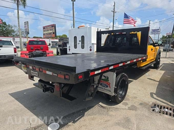 2019 Ford Super Duty F-550 Cab Chassis XL Crew Cab DRW - miniatura 3
