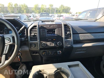 2019 Ford Super Duty F-550 Cab Chassis XL Crew Cab DRW - miniatura 11