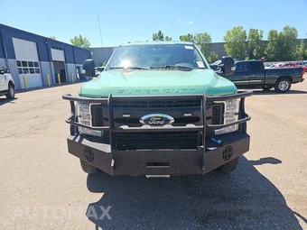 2019 Ford Super Duty F-550 Cab Chassis XL Crew Cab DRW - miniatura 2