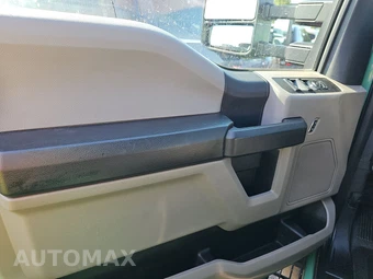 2019 Ford Super Duty F-550 Cab Chassis XL Crew Cab DRW - miniatura 9