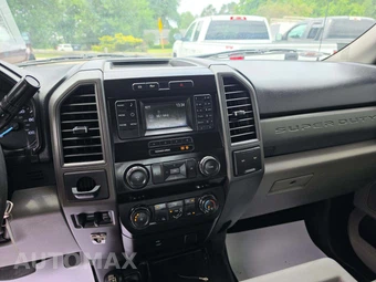 2019 Ford Super Duty F-550 Cab Chassis XL Crew Cab DRW - miniatura 10