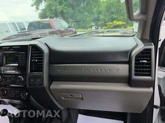 2019 Ford Super Duty F-550 Cab Chassis XL Crew Cab DRW - miniatura 18